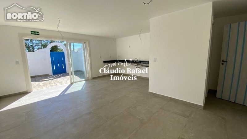 Casa à venda com 2 quartos, 63m² - Foto 1