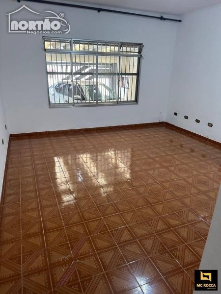 Casa à venda com 3 quartos, 180m² - Foto 1