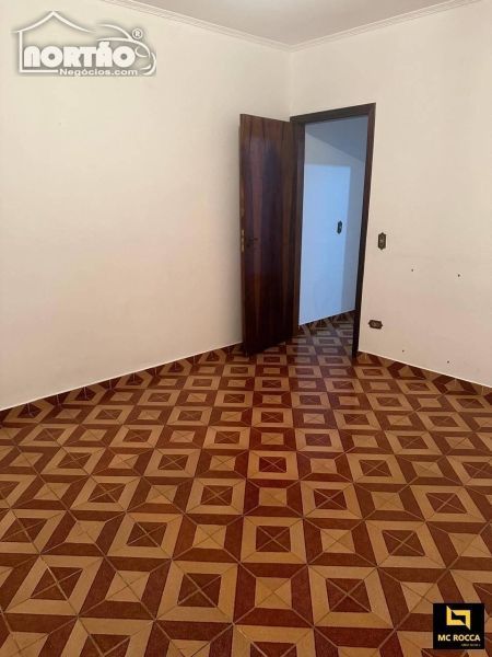 Casa à venda com 3 quartos, 180m² - Foto 4