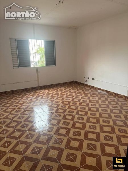 Casa à venda com 3 quartos, 180m² - Foto 6