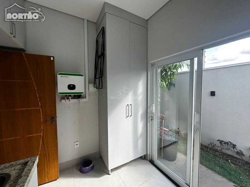 Casa à venda com 3 quartos, 168m² - Foto 9