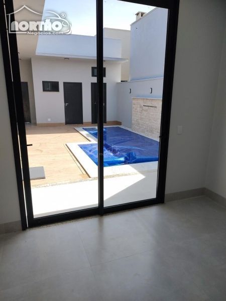 Casa à venda com 1 quarto, 193m² - Foto 1