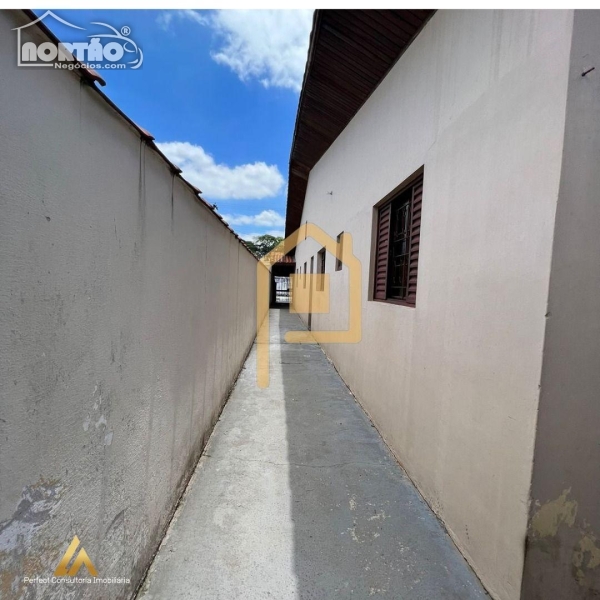 Casa à venda com 4 quartos, 250m² - Foto 3