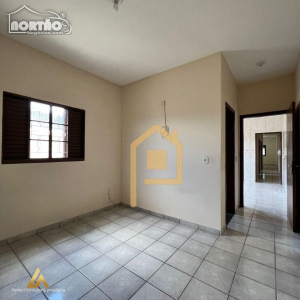 Casa à venda com 4 quartos, 250m² - Foto 9