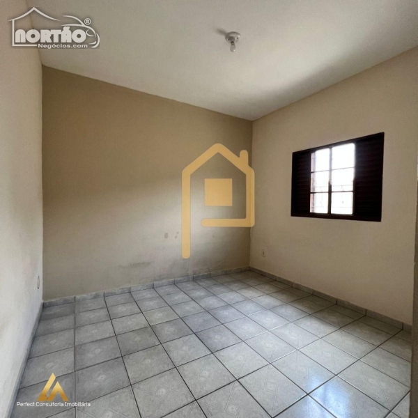 Casa à venda com 4 quartos, 250m² - Foto 10