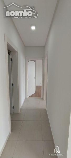 Casa à venda com 2 quartos, 77m² - Foto 2