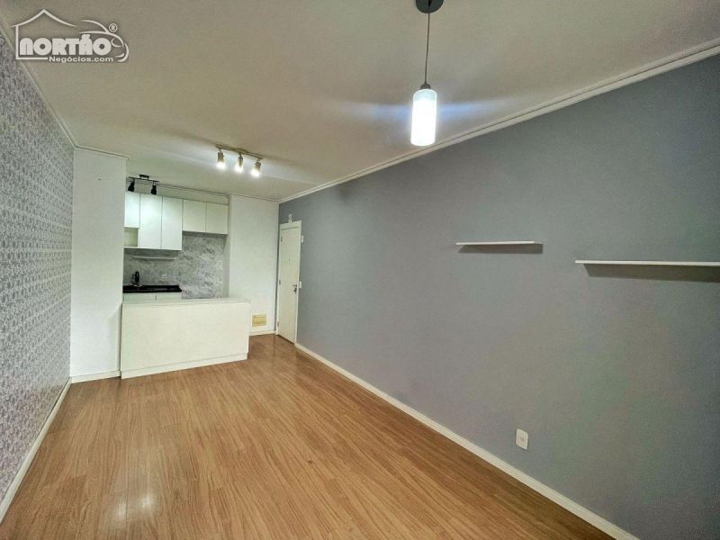 Casa à venda com 5 quartos, 66m² - Foto 3