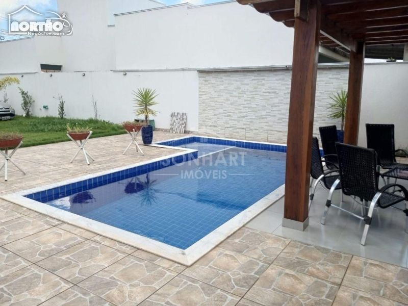 Casa à venda com 2 quartos, 80m² - Foto 2