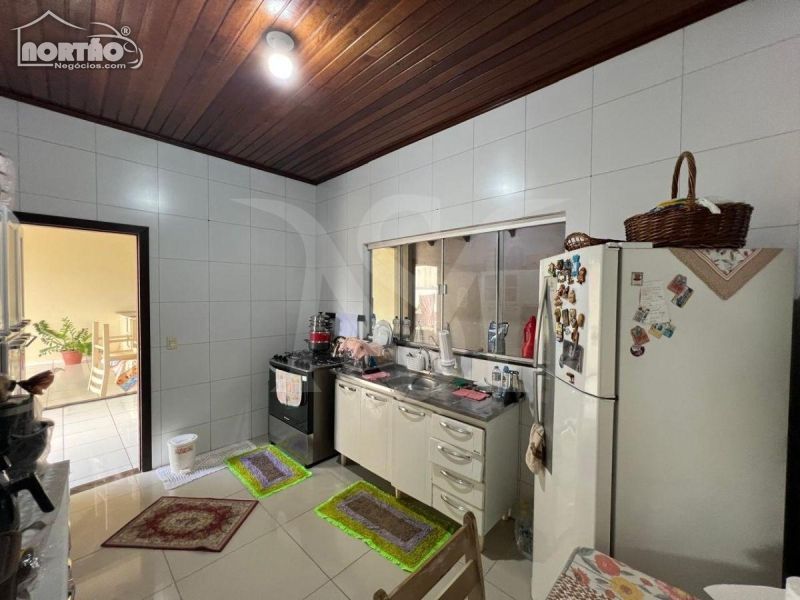 Casa à venda com 3 quartos, 107m² - Foto 4