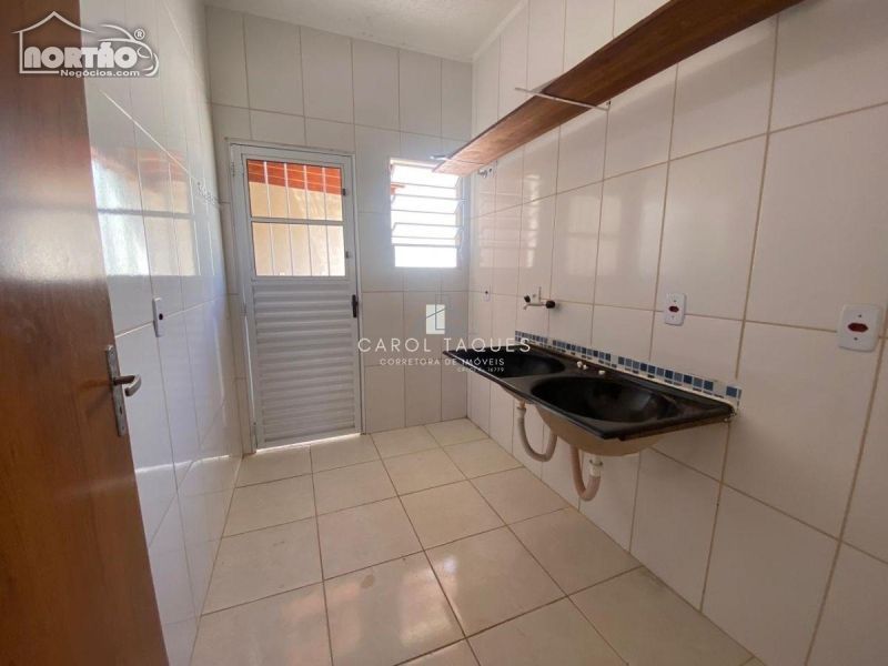 Casa à venda com 3 quartos, 76m² - Foto 7