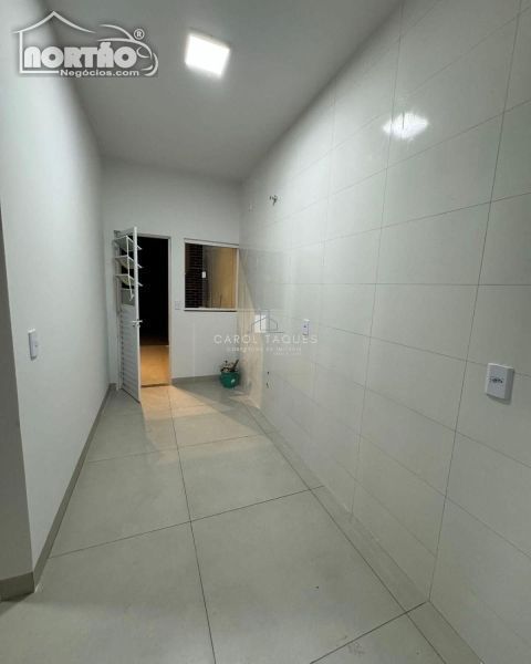 Casa à venda com 3 quartos, 64m² - Foto 9