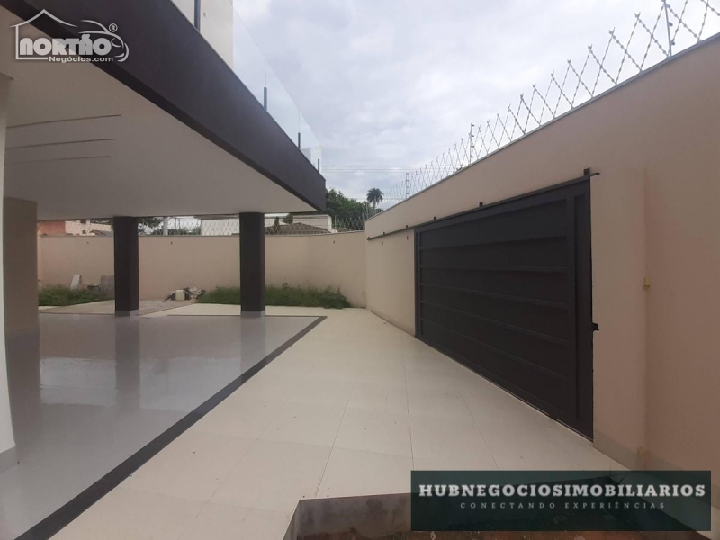 Casa à venda com 5 quartos, 210m² - Foto 2