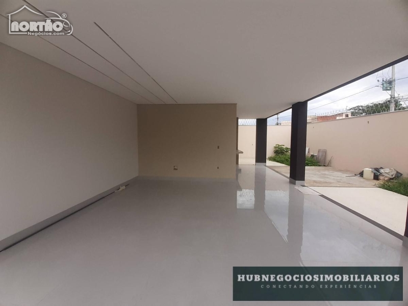 Casa à venda com 5 quartos, 210m² - Foto 3