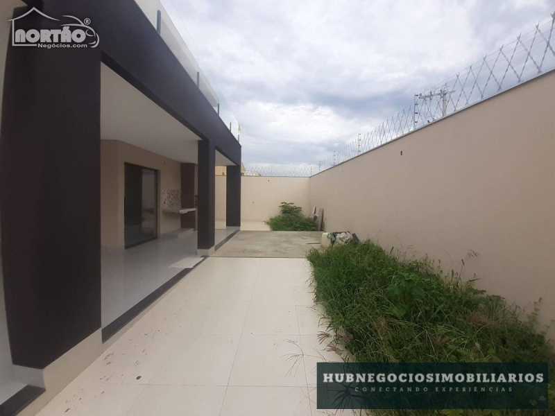 Casa à venda com 5 quartos, 210m² - Foto 4