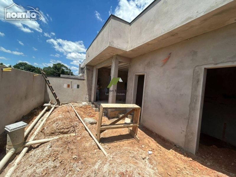 Casa à venda com 5 quartos, 166m² - Foto 9