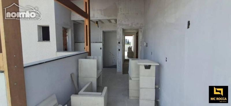 Casa à venda com 2 quartos, 90m² - Foto 4