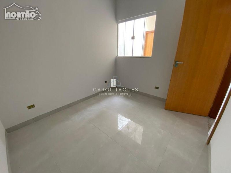 Casa à venda com 3 quartos, 52m² - Foto 4