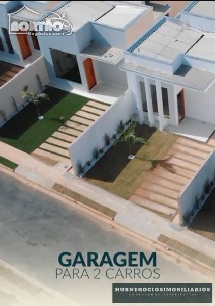 Casa à venda com 4 quartos, 224m² - Foto 1