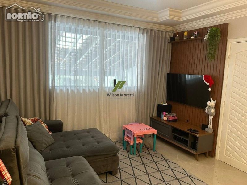 Casa à venda com 4 quartos, 133m² - Foto 2