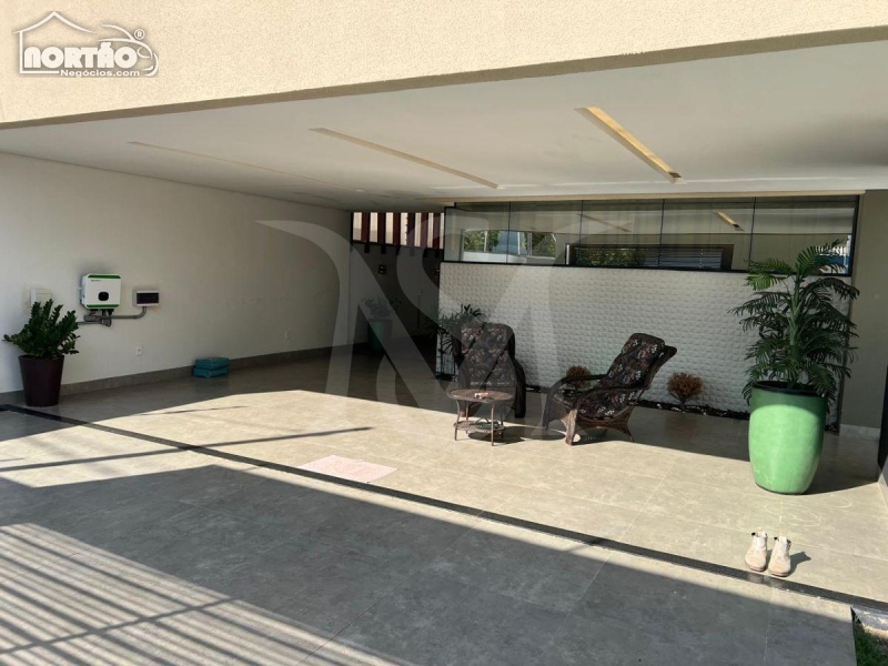 Casa à venda com 6 quartos, 400m² - Foto 3