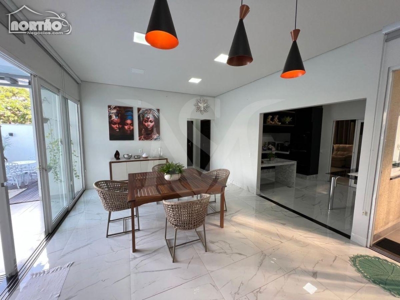 Casa à venda com 6 quartos, 400m² - Foto 9