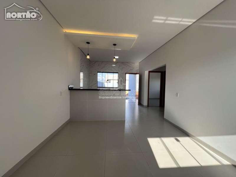 Casa à venda com 4 quartos, 79m² - Foto 4