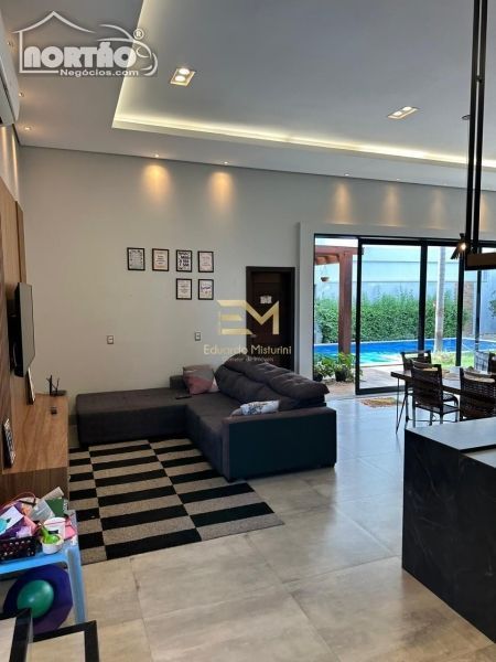 Casa à venda com 1 quarto, 256m² - Foto 9