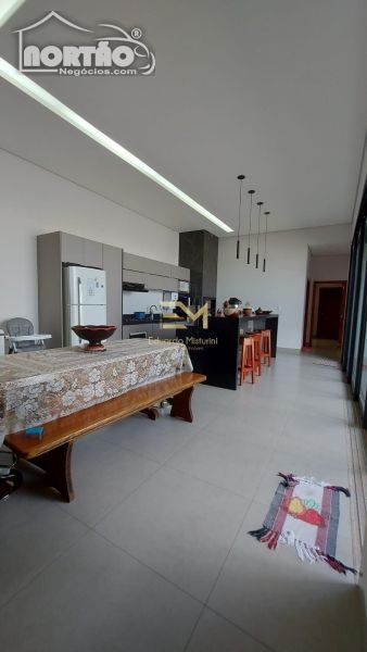 Casa à venda com 1 quarto, 179m² - Foto 7