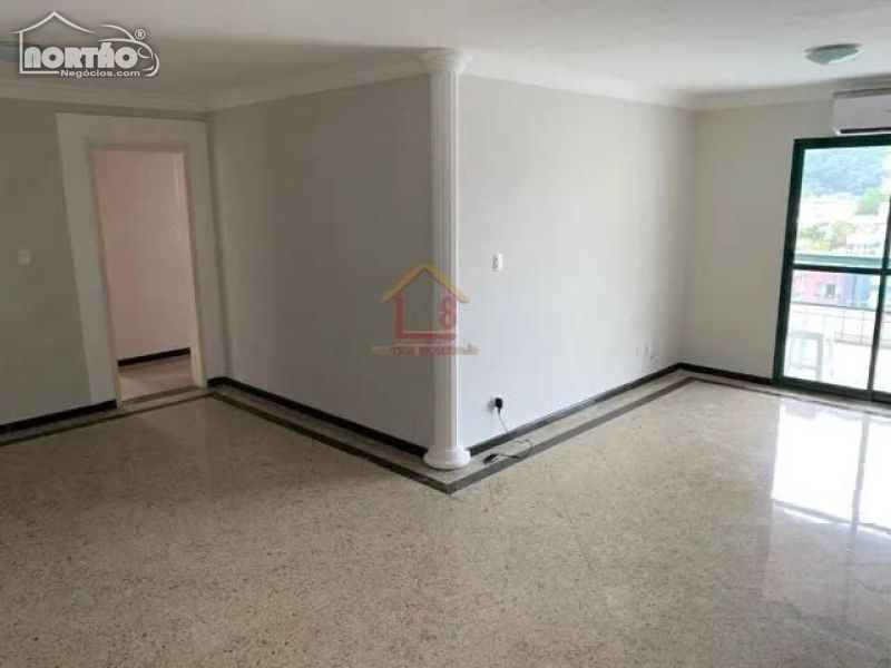 Casa à venda com 5 quartos, 132m² - Foto 1