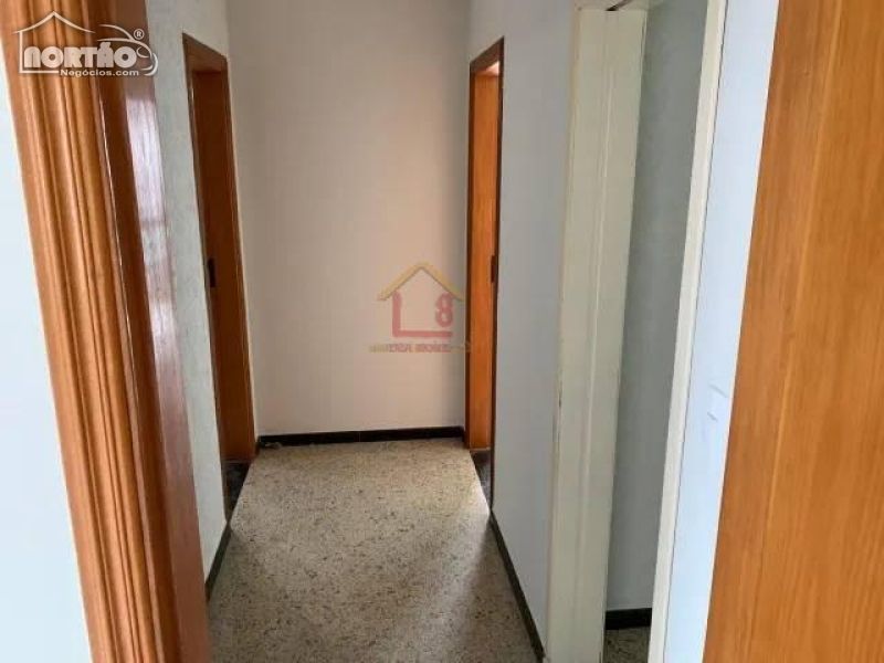 Casa à venda com 5 quartos, 132m² - Foto 10