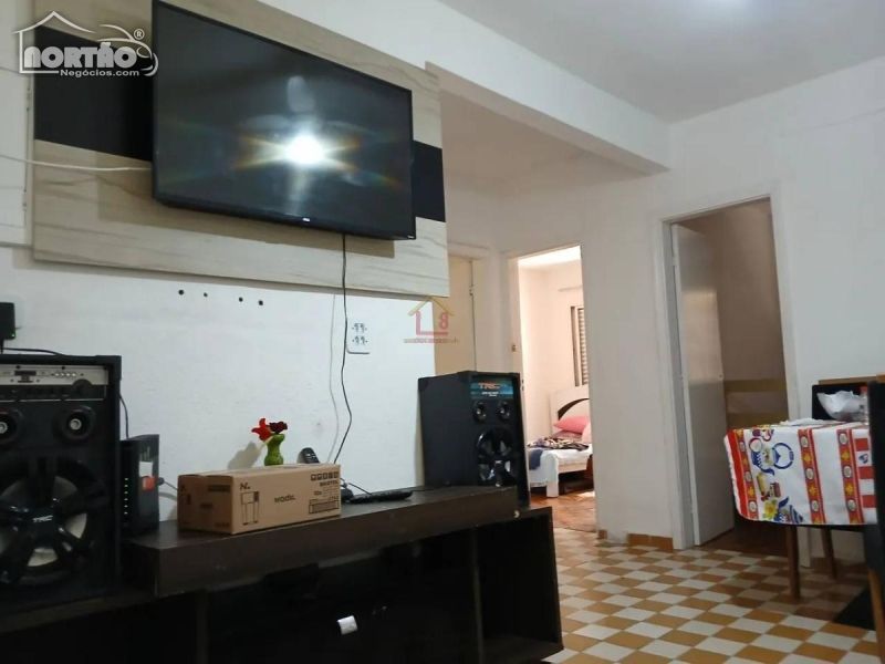 Casa à venda com 3 quartos, 61m² - Foto 2