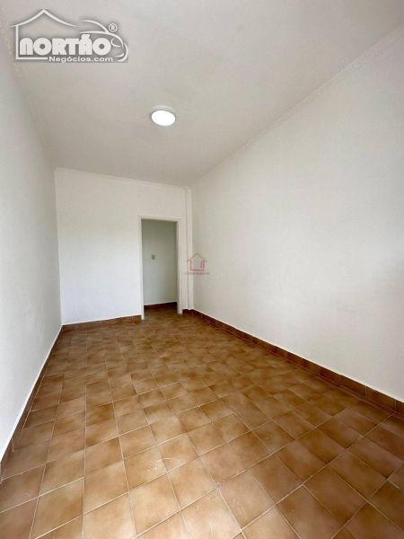 Casa à venda com 2 quartos, 40m² - Foto 2