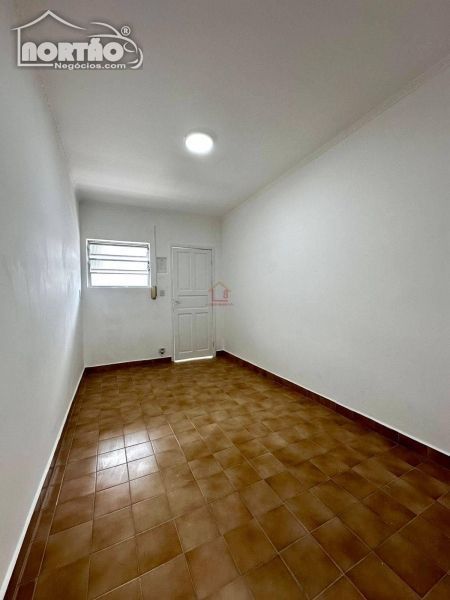 Casa à venda com 2 quartos, 40m² - Foto 3