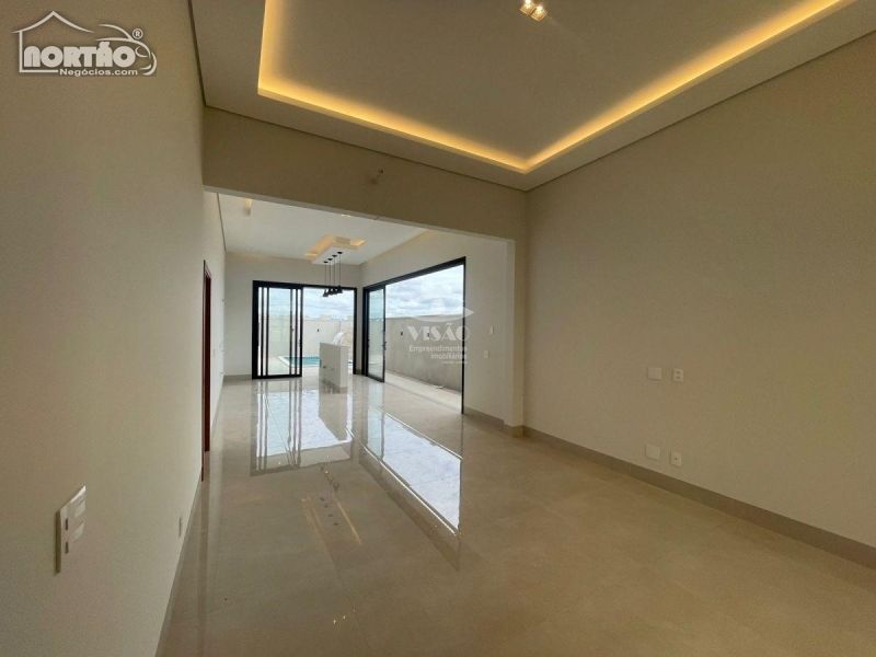 Casa à venda com 1 quarto, 208m² - Foto 2