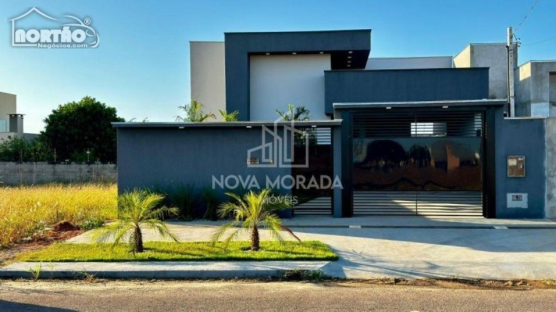 Casa à venda com 4 quartos, 142m² - Foto 2