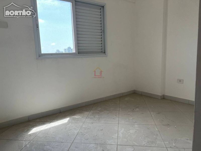 Casa à venda com 3 quartos, 70m² - Foto 6