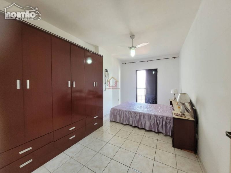 Casa à venda com 2 quartos, 55m² - Foto 8