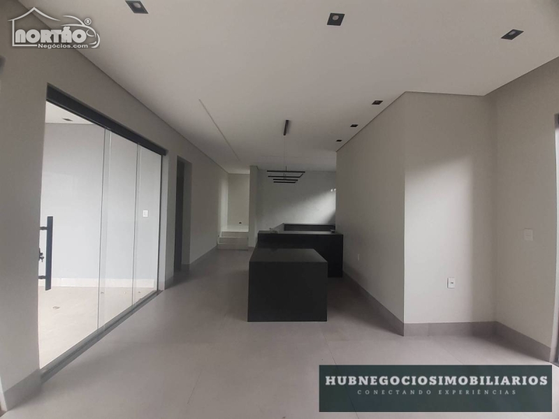 Casa à venda com 4 quartos, 240m² - Foto 3