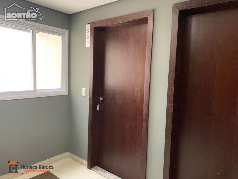 Casa à venda com 3 quartos, 60m² - Foto 2