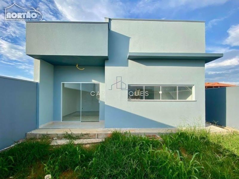 Casa à venda com 3 quartos, 56m² - Foto 1