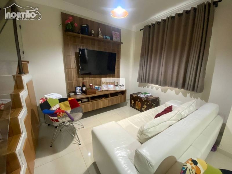 Casa à venda com 3 quartos, 90m² - Foto 2