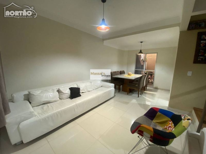 Casa à venda com 3 quartos, 90m² - Foto 3