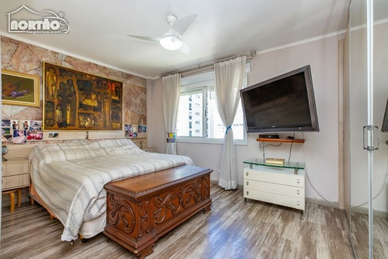 Casa à venda com 3 quartos, 230m² - Foto 2