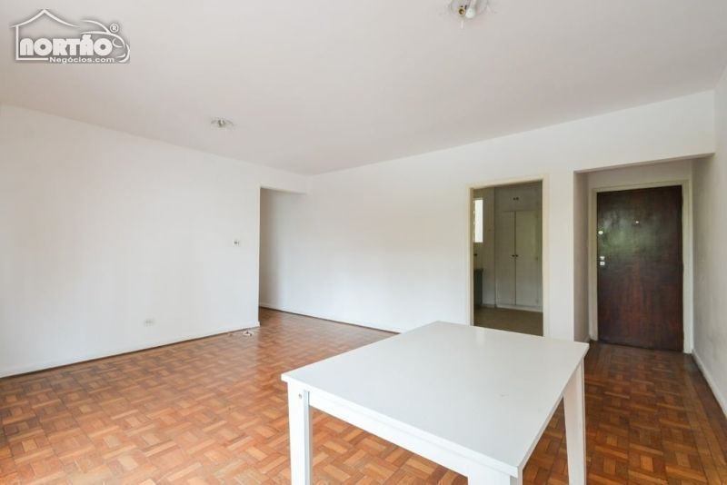 Casa à venda com 2 quartos, 99m² - Foto 1