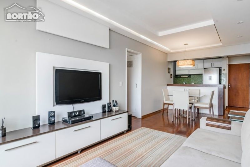 Casa à venda com 3 quartos, 83m² - Foto 1