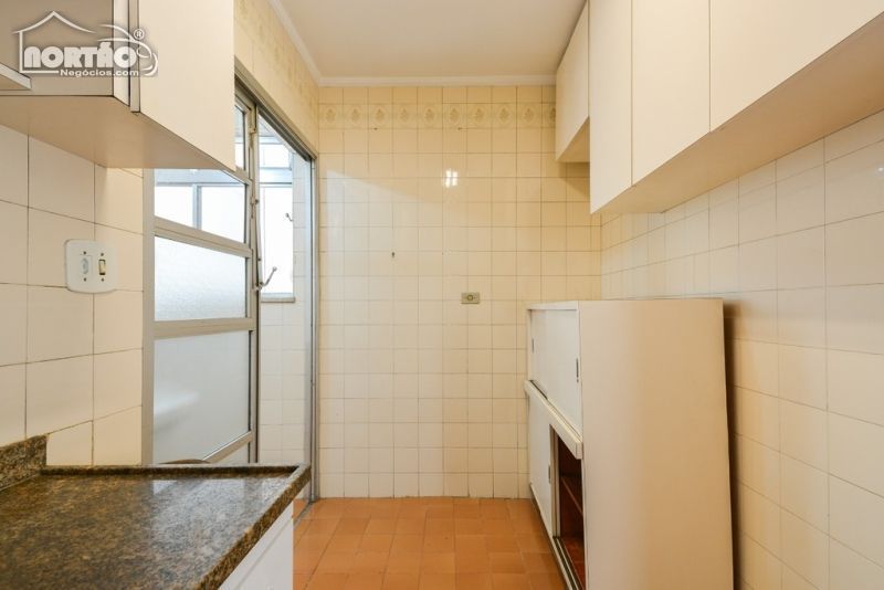 Casa à venda com 2 quartos, 60m² - Foto 2