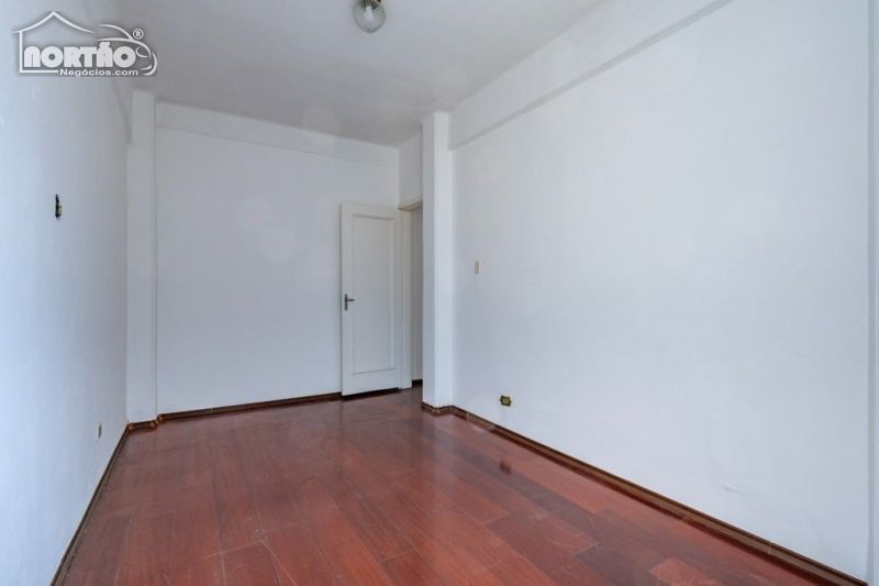 Casa à venda com 1 quarto, 48m² - Foto 2