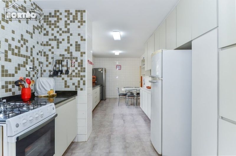 Casa à venda com 3 quartos, 198m² - Foto 6