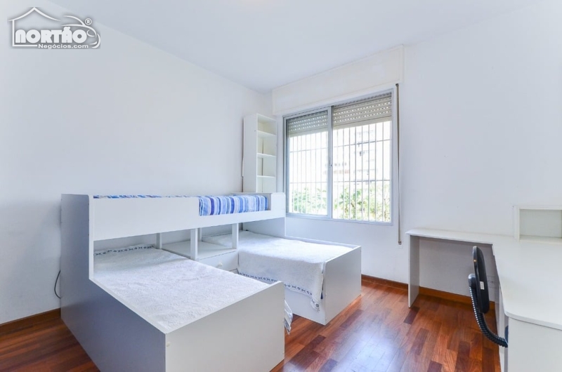 Casa à venda com 3 quartos, 191m² - Foto 4