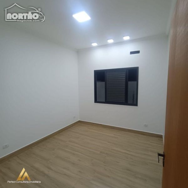 Casa à venda com 4 quartos, 190m² - Foto 7